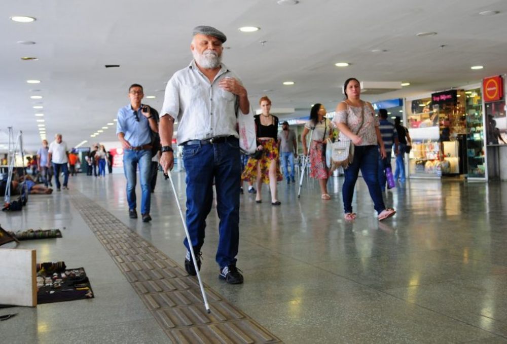 Comissões debatem mobilidade para pessoas com deficiência visual